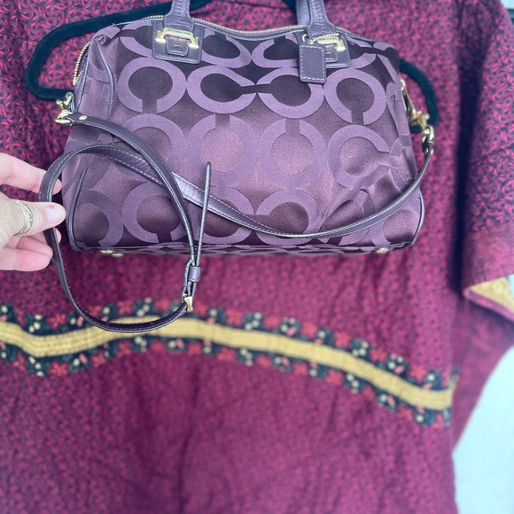 Coach Signature print Satchel shoulder Purse like new Wine Burgundy Purple color - Picture 7 of 10